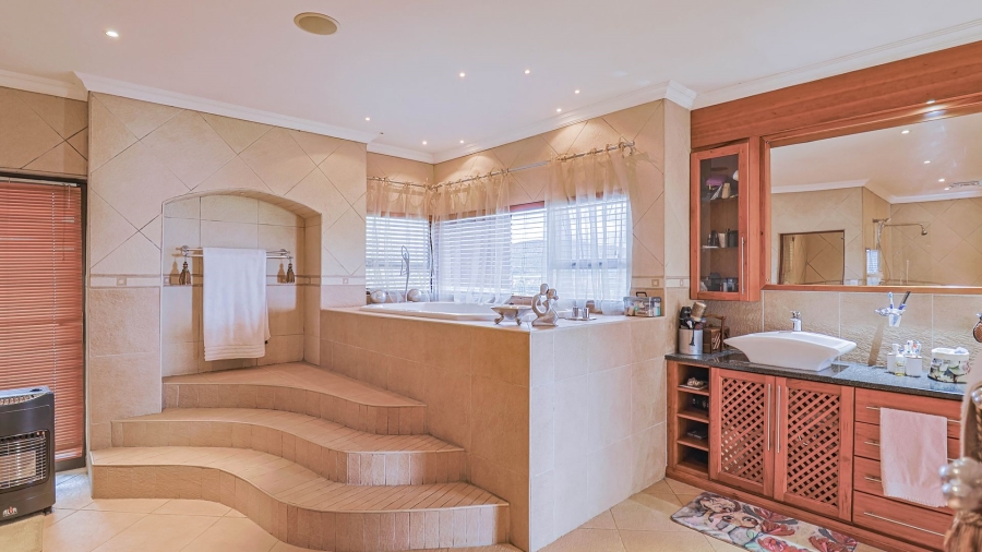 5 Bedroom Property for Sale in Birdwood Estate North West